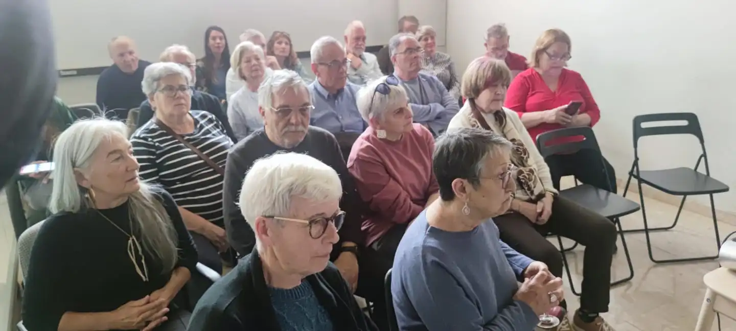 Medio centenar de personas participan en L'Hospitalet en la 'Festa de l ...